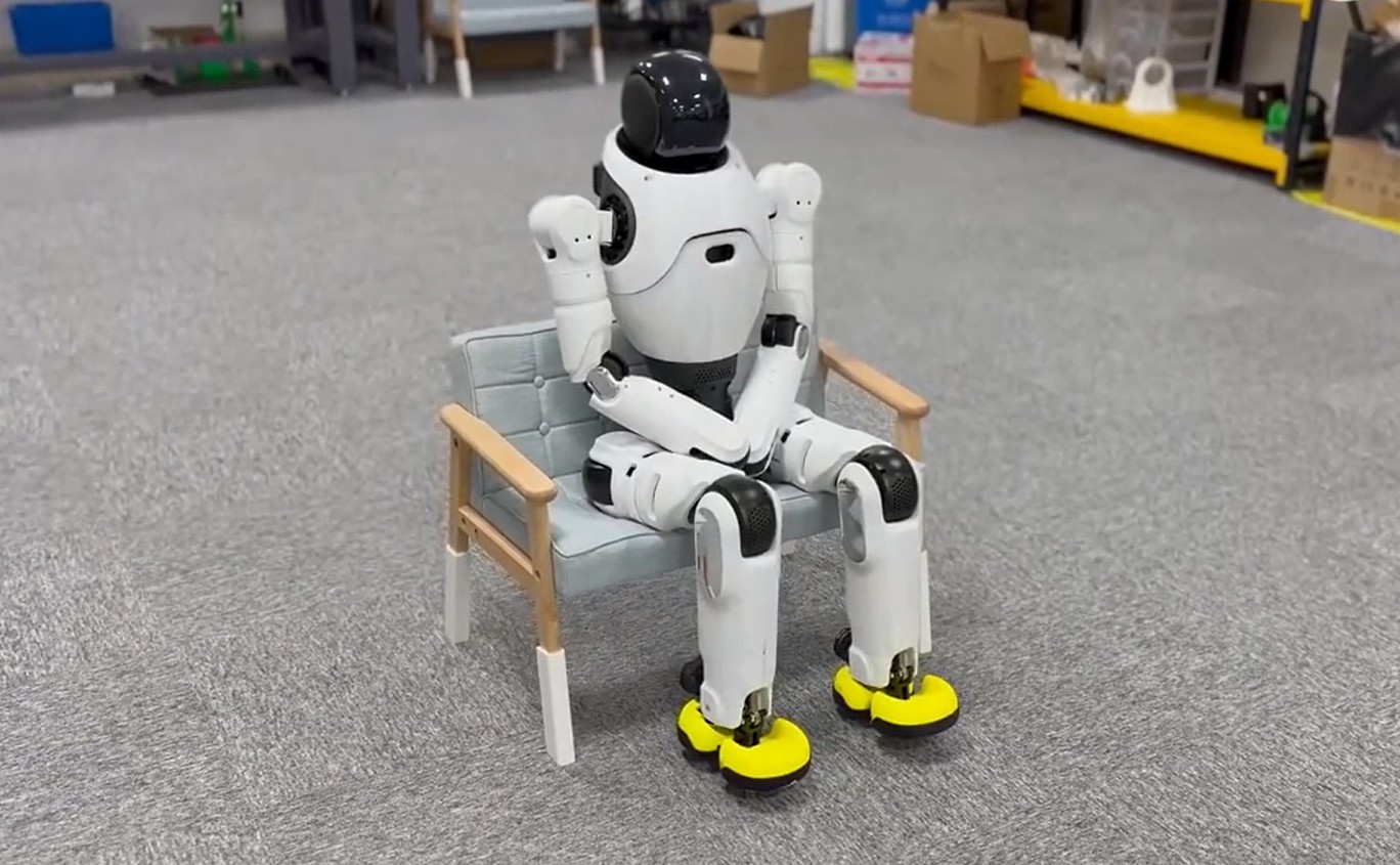 智元机器人发布全能探索机器人灵犀X2