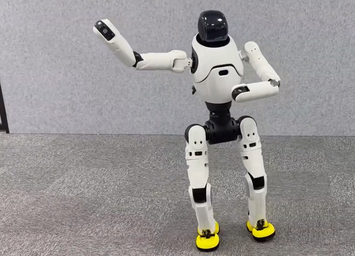 智元机器人发布全能探索机器人灵犀X2